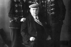 Grossvater-mit-Soehnen-001